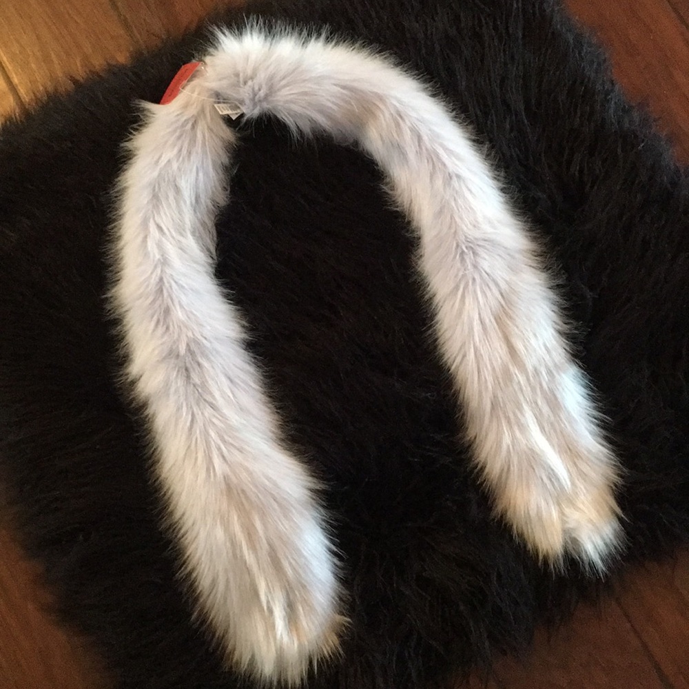 NWT faux fur scarf